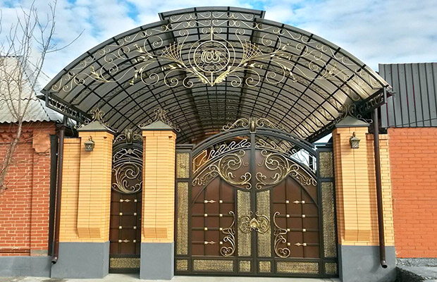 Купить или заказать ворота для дома с навесом - стильные и надежные решения для вашего участка в Бугульме от 41695 руб | ВоротМастер-Бгл